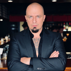 Dr. Дмитрий Момот